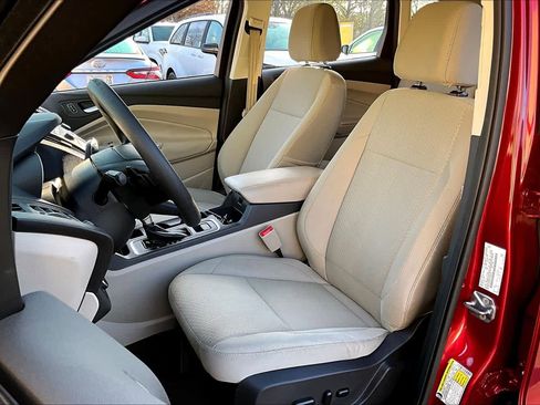 Used 2017 Ford Escape SE image 7