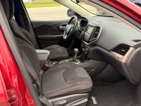 Used 2015 Jeep Cherokee Latitude FWD image 16