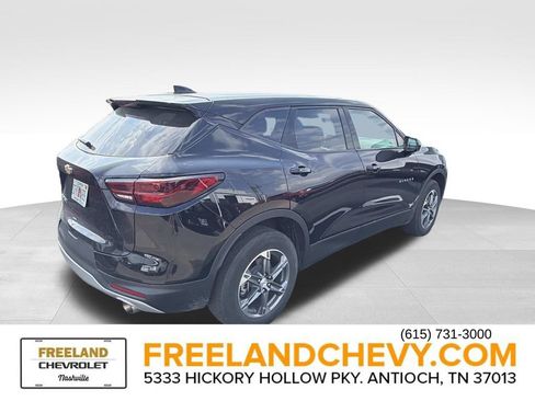 Used 2025 Chevrolet Blazer LT FWD image 2
