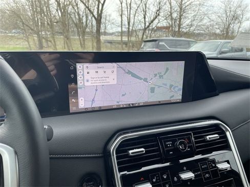 New 2025 Nissan Armada SL w/ Captain's Chari Seat Package image 31