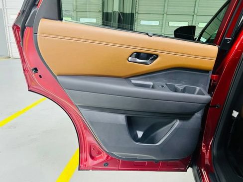 New 2026 Nissan Pathfinder Platinum FWD image 29