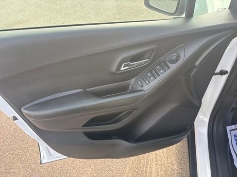 Used 2021 Chevrolet Trax LT w/ Driver Confidence Package image 14