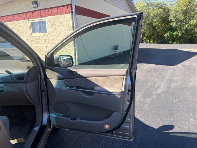 Used 2006 Toyota Sienna LE w/ LE Pkg 2 AWD/4WD image 24