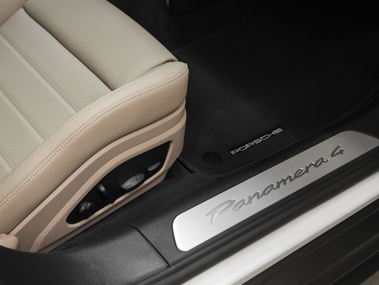 Certified 2026 Porsche Panamera 4 AWD/4WD image 21