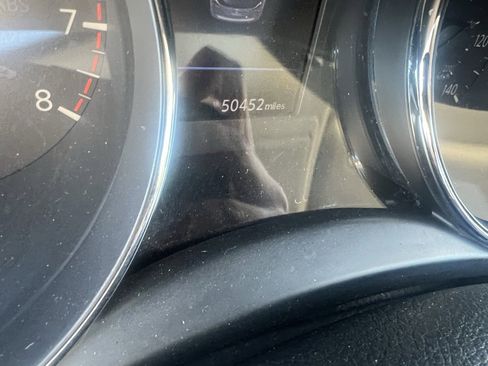 Used 2019 Nissan Rogue SV w/ Sun & Sound Touring Package image 6