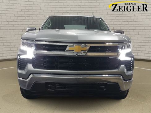 Used 2023 Chevrolet Silverado 1500 LT image 2