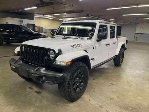 Used 2022 Jeep Gladiator Sport AWD/4WD image 3