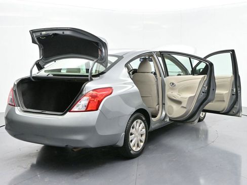 Used 2013 Nissan Versa SV w/ Convenience Pkg image 34