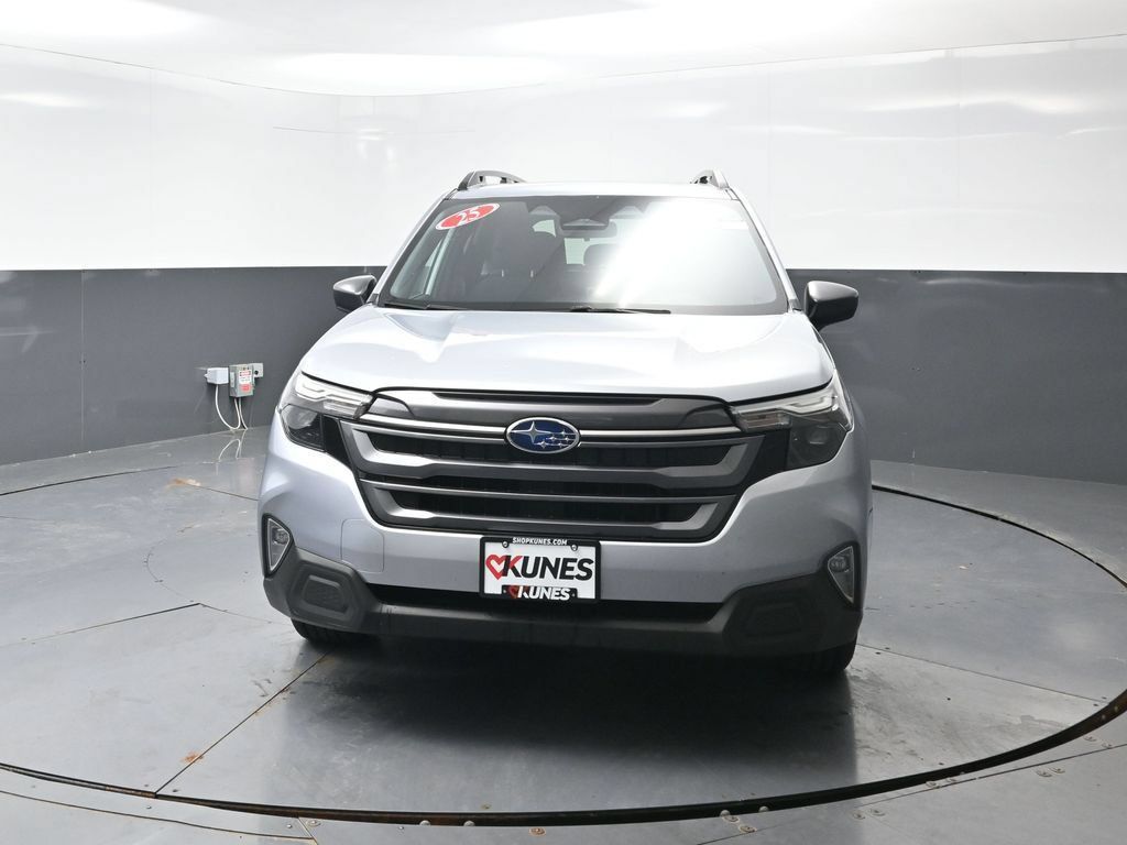 Used 2025 Subaru Forester Premium AWD/4WD image 6