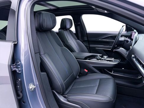 Used 2024 Cadillac Lyriq Sport RWD image 41