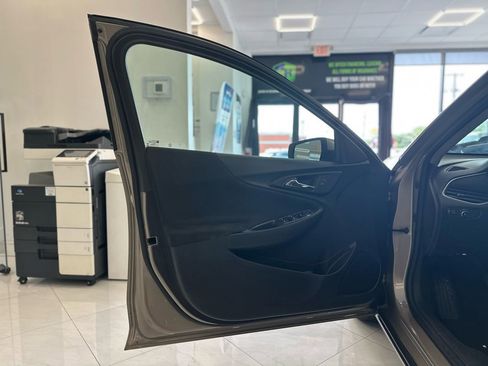 Used 2022 Chevrolet Malibu LT image 34