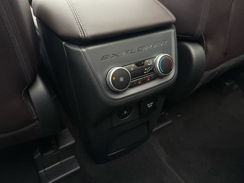 Used 2025 Ford Explorer Platinum w/ Ultimate Package image 22