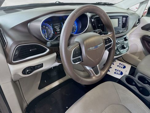 Used 2017 Chrysler Pacifica Touring Plus FWD image 16