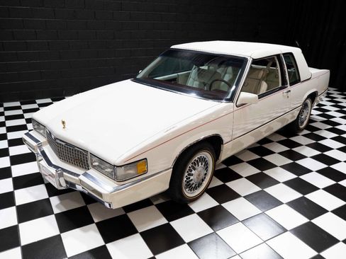 Used 1990 Cadillac De Ville Coupe image 7
