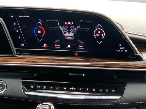 Used 2021 Cadillac Escalade Premium Luxury w/ Driver Assist Tech Package image 31