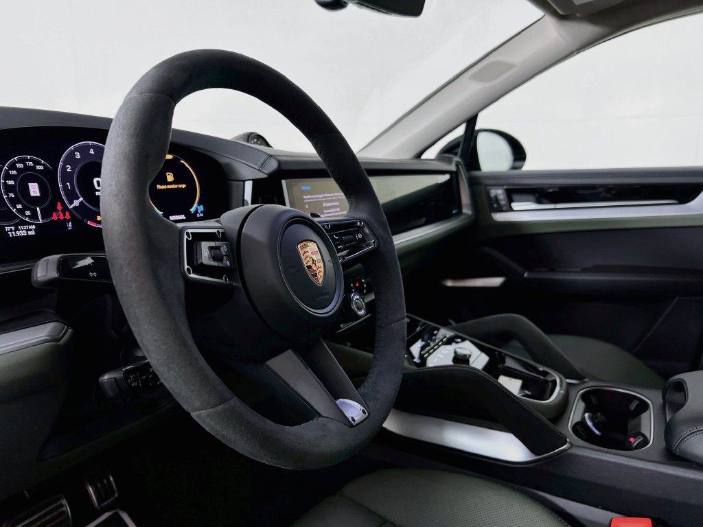Certified 2026 Porsche Cayenne S AWD/4WD image 4