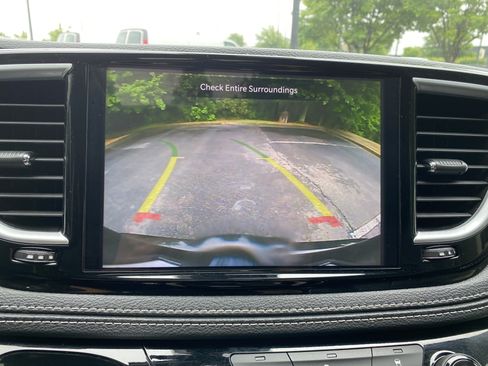 Used 2023 Chrysler Pacifica Limited FWD image 26
