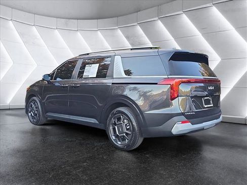 Used 2025 Kia Carnival EX image 3