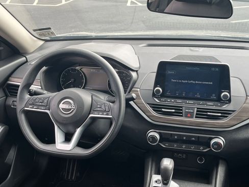 Used 2025 Nissan Altima 2.5 SV FWD image 35