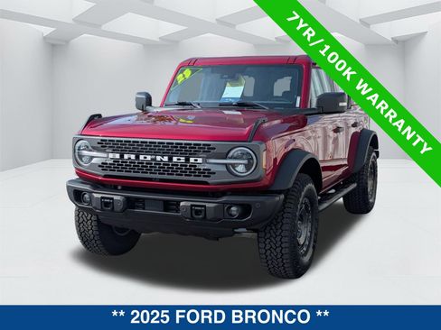 Used 2025 Ford Bronco Badlands image 7