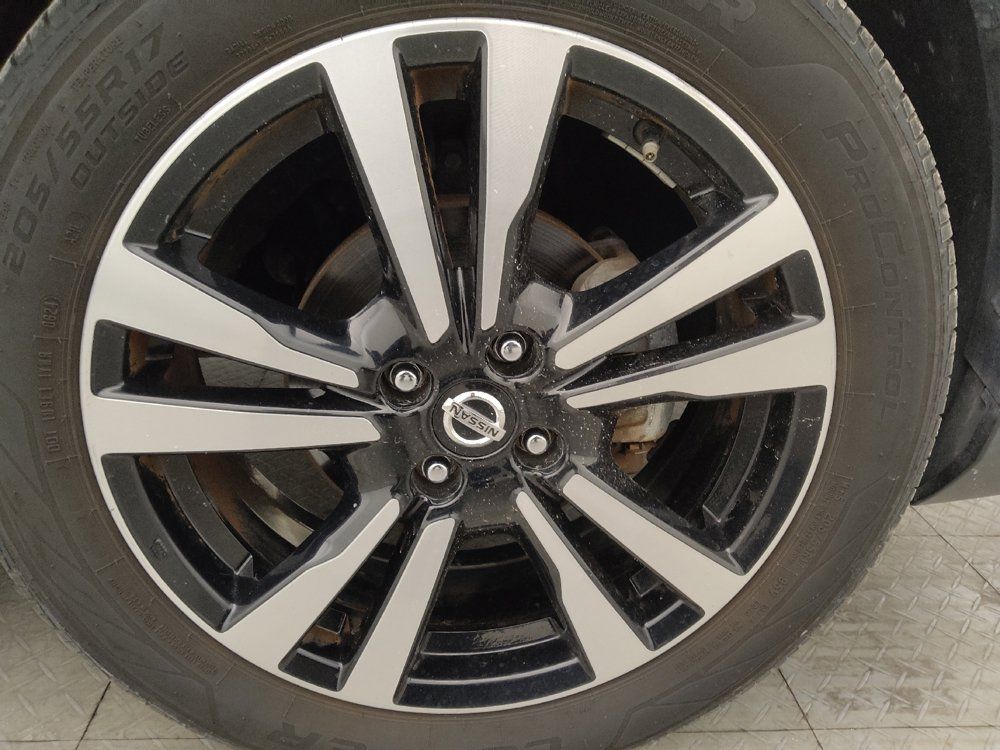 Used 2020 Nissan Kicks SR w/ SR Premium Package FWD image 31