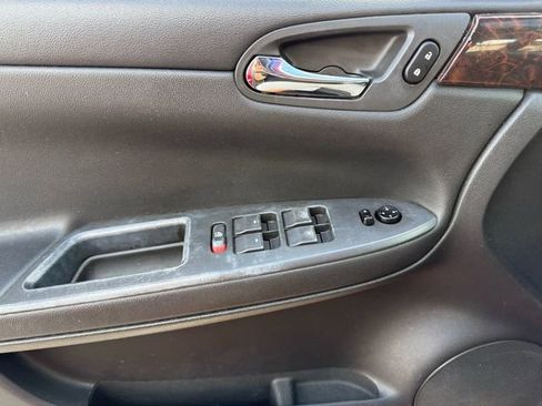 Used 2015 Chevrolet Impala LT w/ LT Sunroof Package image 30