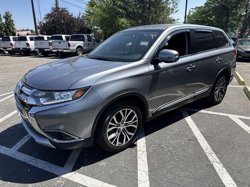 Used 2017 Mitsubishi Outlander SE AWD/4WD image 2