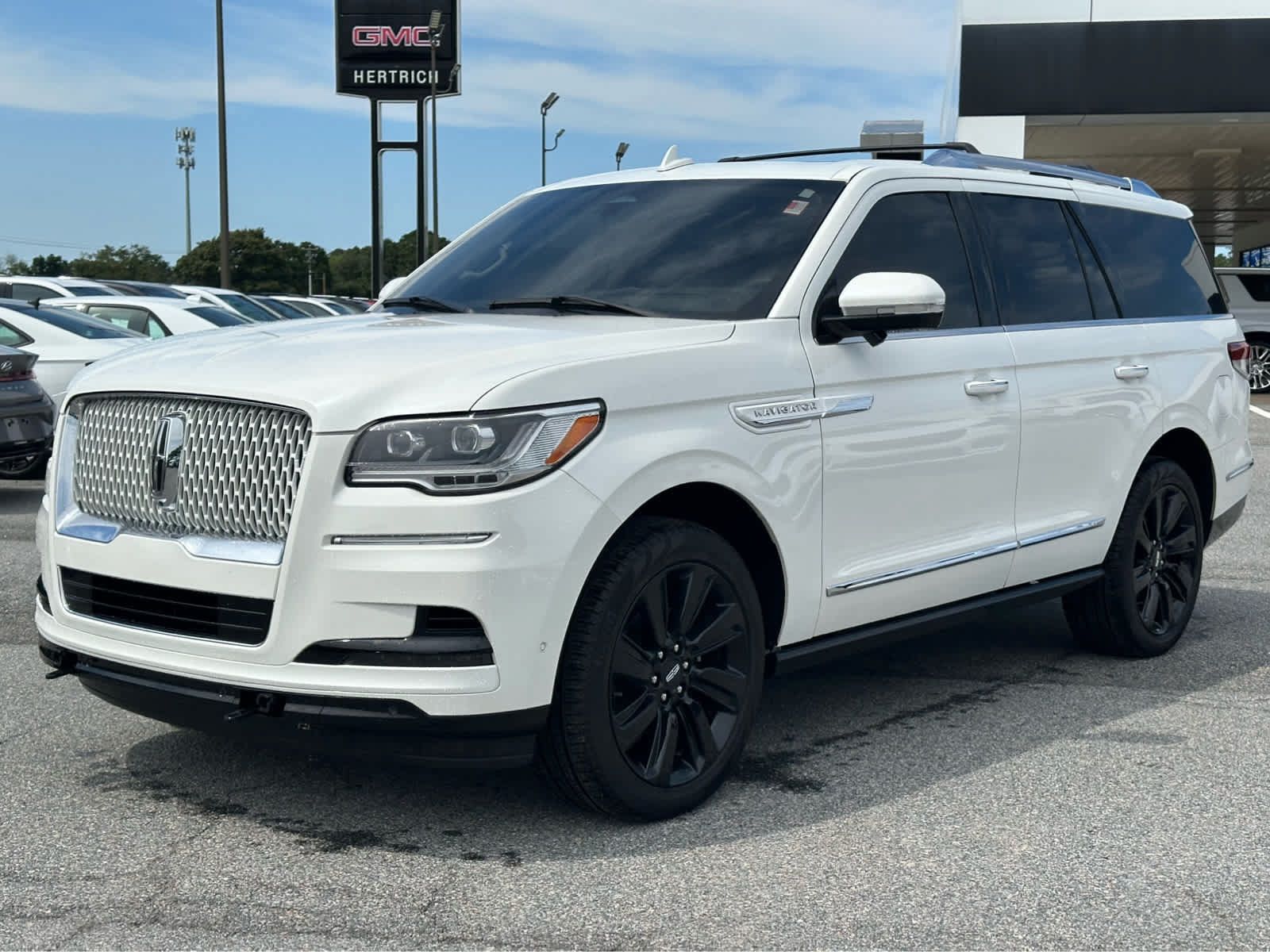 Used 2024 Lincoln Navigator Reserve AWD/4WD image 3