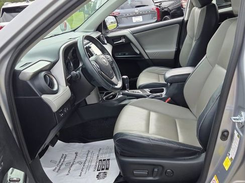 Used 2017 Toyota RAV4 Limited FWD image 5