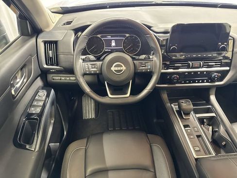 Used 2025 Nissan Pathfinder SL w/ SL Premium Package FWD image 16