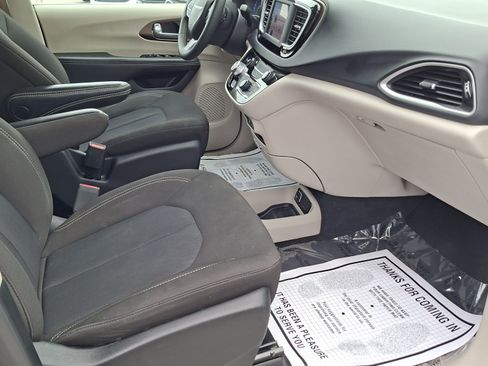 Used 2023 Chrysler Voyager LX FWD image 24