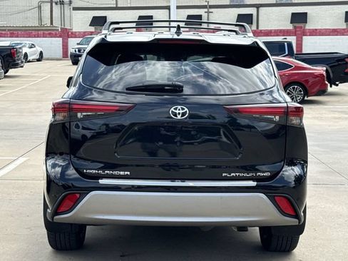 Used 2024 Toyota Highlander Platinum AWD/4WD image 5