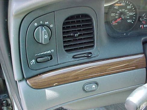 Used 2007 Ford Crown Victoria LX RWD image 28