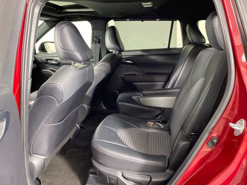 Used 2021 Toyota Highlander XSE image 29