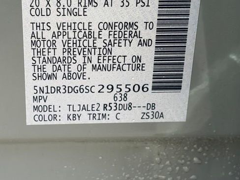 Used 2025 Nissan Pathfinder Platinum w/ Cargo Package image 27