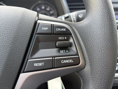 Used 2018 Hyundai Elantra SE FWD image 28