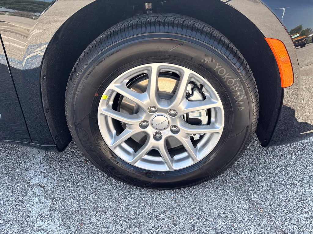 New 2027 Chrysler Pacifica Select FWD image 14