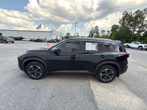Used 2024 Nissan Rogue SV w/ SV Premium Package FWD image 5