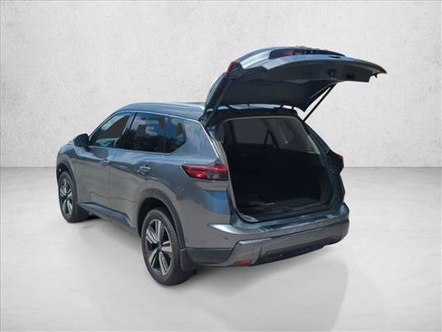 Certified 2025 Nissan Rogue SL w/ SL Premium Package FWD image 10