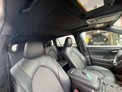 Used 2022 Toyota Highlander XSE AWD/4WD image 40