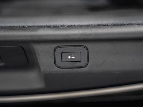 Used 2025 Land Rover Range Rover SE AWD/4WD image 13