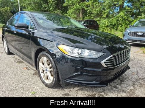 Used 2018 Ford Fusion SE w/ Fusion SE Technology Package FWD image 12