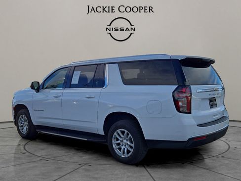 Used 2023 Chevrolet Suburban LT image 3