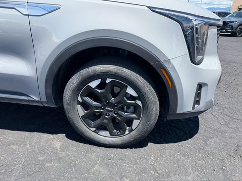 Used 2025 Kia Sorento S AWD/4WD image 5