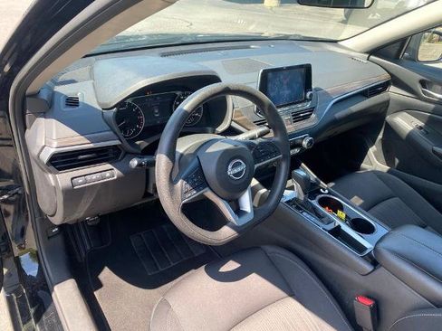Used 2024 Nissan Altima 2.5 SV FWD image 12