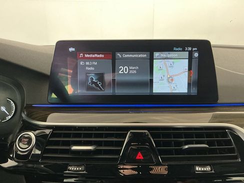 Used 2018 BMW 530e w/ Premium Package 2 image 11