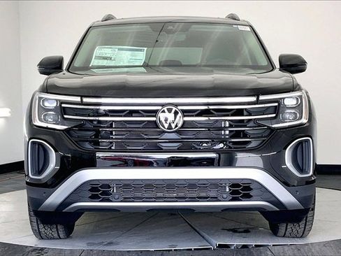 New 2026 Volkswagen Atlas Peak Edition image 3