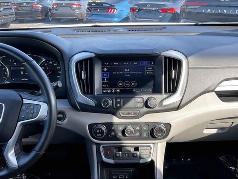 Used 2024 GMC Terrain SLT image 12
