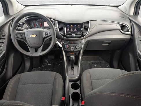Used 2022 Chevrolet Trax LS w/ Tint and Cruise Package AWD/4WD image 16