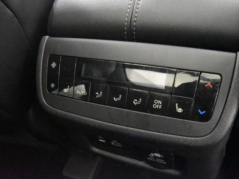 Used 2022 Nissan Pathfinder Platinum w/ Cargo Package image 19